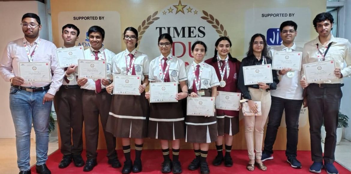 TIMES EDUSHINE AWARDED ACADEMICALLY BRILLIANT STUDENTS OF CLASSES X AND XII AT DHONO DHANYO AUDITORIUM